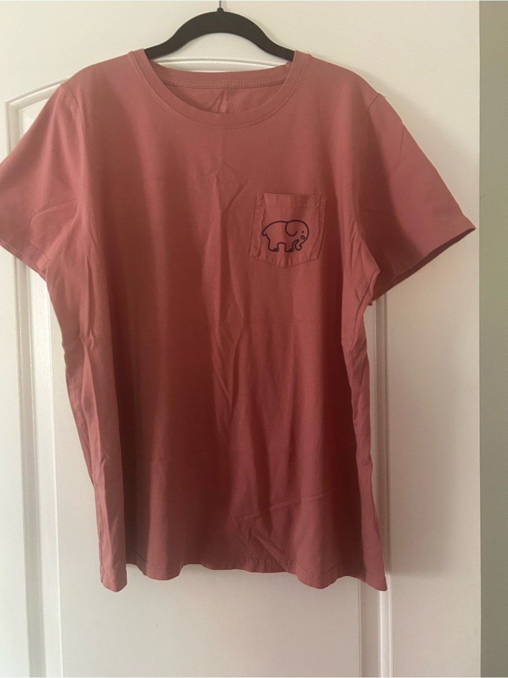 ivory ella Dusty Rose Pocket Tee with Elephant Logo